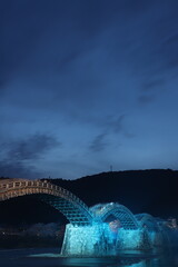 『錦帯橋とサクラ』夜桜 ライトアップ 山口県岩国   日本観光　Kintai Bridge 　