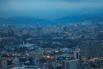 Fototapeta na wymiar The skyline of Kuala Lumpur during night seen von Menara KL Tower 