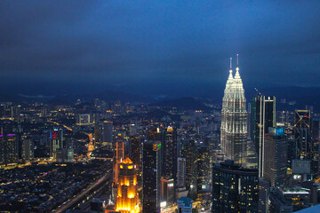 The skyline of Kuala Lumpur during night seen von  Menara KL Tower 