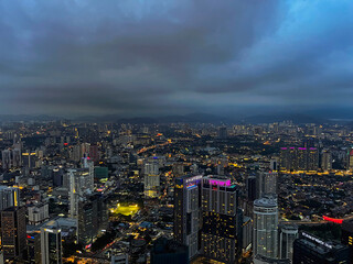 The skyline of Kuala Lumpur during night seen von  Menara KL Tower 