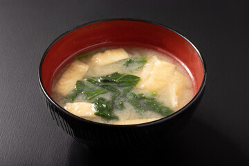 ほうれん草と油揚げの味噌汁
