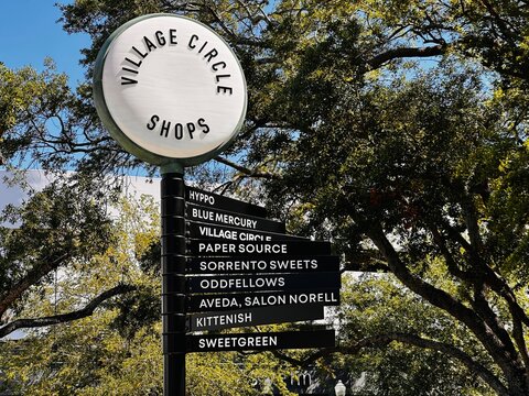Hyde Park Village shopping center offers international chain stores alongside indie boutiques. Nearby, the University of Tampa is known for the Moorish minarets and domes of Plant Hall.