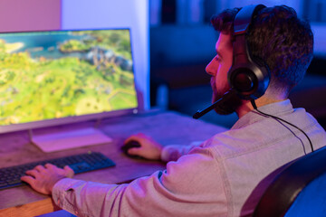 Gamer focused on strategy game on PC