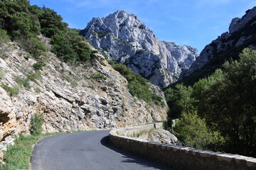 Die Licht und Schatten im Gorges de Galamus