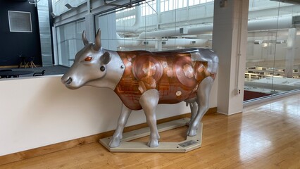 cow statue 