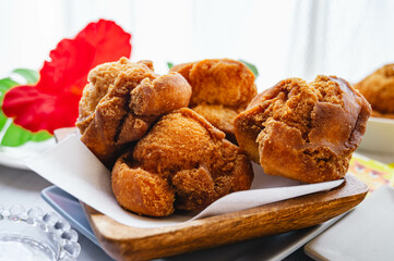 沖縄の揚げ菓子　サーターアンダーギー