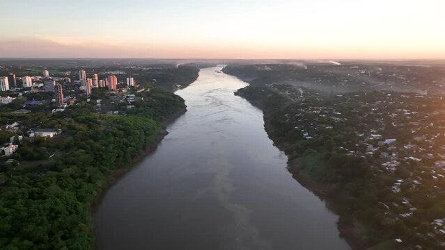 Ponte da Amizade in Foz do Igua&ccedil;u. Aerial view of the Friendship Bridge that marks the border between Brazil and Paraguay and connects Foz do Igua&ccedil;u to Ciudad del Este. Paran&aacute; river.