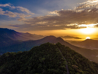 Nascer do Sol em Caraguatatuba, no morro de Santo Ant&ocirc;nio. 