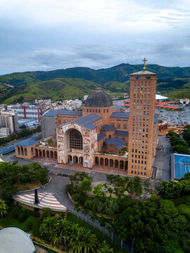 Santu&aacute;rio Nacional de Nossa Senhora Aparecida. Fachada Norte com novos pain&eacute;is. 
