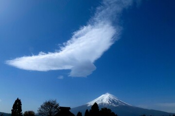 富士に浮雲