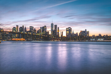 Fototapeta na wymiar A night view of the Manhattan skyline in New York City. 