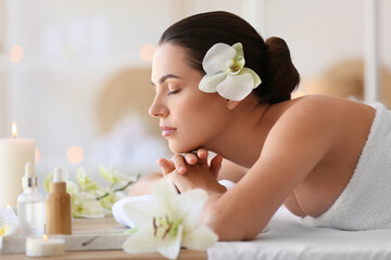 Obraz na płótnie Canvas Young woman relaxing in spa salon, closeup
