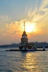 Fototapeta premium maiden tower and sunset over the bosphorus, istanbul