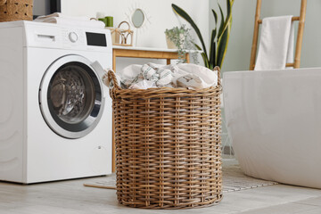 Wicker laundry basket in bathroom - obrazy, fototapety, plakaty
