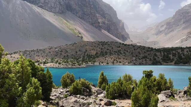 The Alaudin (Chapdara) lakes, lying at an altitude of 2800 m, are considered one of the most beautiful lakes of the Fan Mountains. Turquoise mountain lake. Pamiro-Alai. Tajikistan, Pamir 4K