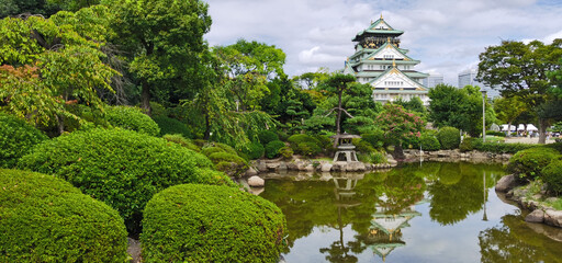 Fototapeta premium castle in the park