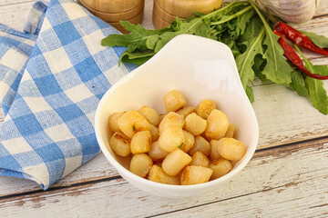 Roasted delicous scallop in the bowl