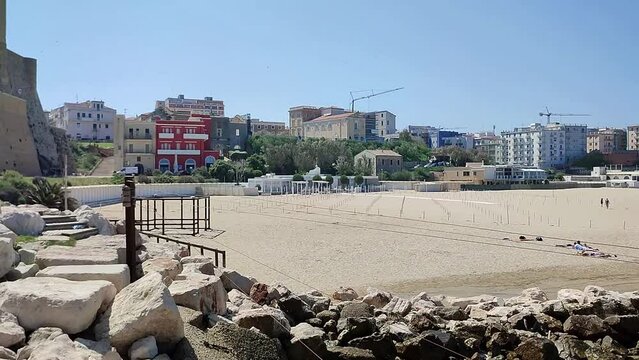 Termoli - Panoramica della spiaggia da Viale dei Trabucchi