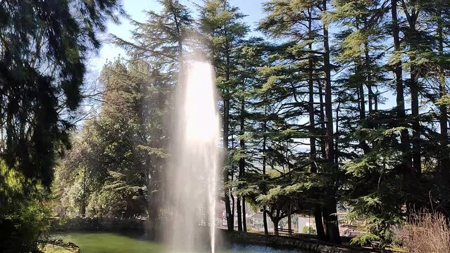 Benevento - Fontana del laghetto della Villa Comunale dalla piazzetta centrale