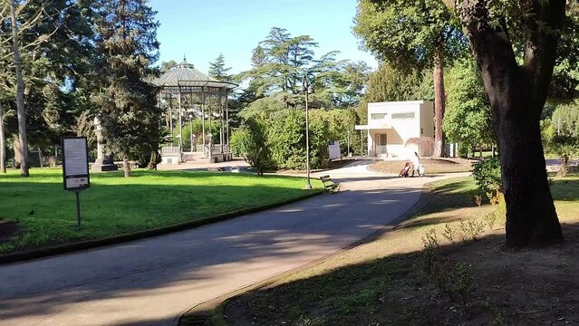 Benevento - Panoramica della Villa Comunale dall'entrata sul Viale Atlantici