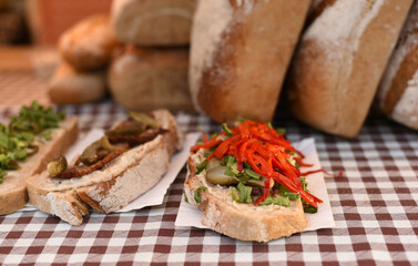 Sandwich with lard and pickled cucumber