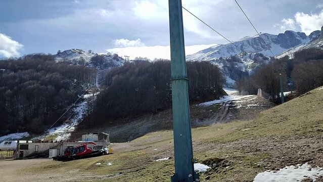 Campitello Matese - Panoramica della piana da sotto la Seggiovia Cristallo Anfiteatro