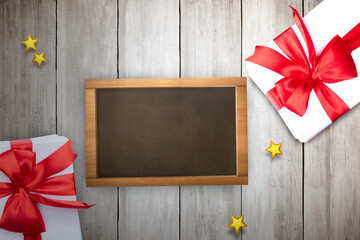 Gift box and empty small chalkboard - 787867428