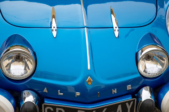 alpine renault berlinette A110 blue car detail front french racing