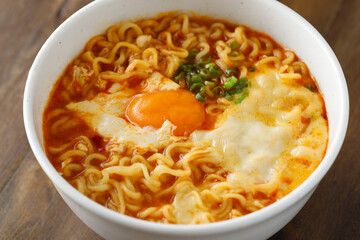 半熟卵とチーズのラーメン