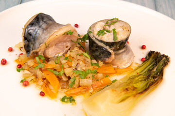 RECIPE FOR PAK CHOI MACKEREL FILLETS, GARNISHED WITH FENNEL, CARROT, SHALLOT AND GARLIC FLAVOURED...