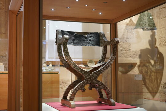 Thron der Nasriden im Museum der Alhambra in Granada am 11.04.2024