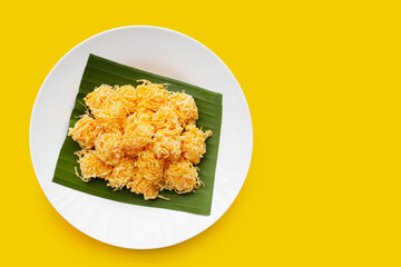 Thai crispy flossy sweet Eggs floss (Foi Thong Krob)