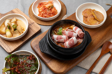 Samchi, fish, grilled, side dish, kimchi, perilla leaf, seasoned, beef, earthen pot, chopsticks, onion, soy sauce, wasabi, mackerel, flounder, Lim Yeonsoo, stew, pork belly, kalguksu,