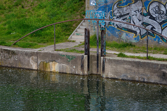 Lost place, Bundeswasserstraße Elster Saale Kanal, Sperrtor bzw. Sperrwerk West bei Günthersdorf, Sachsen Anhalt, Deutschland