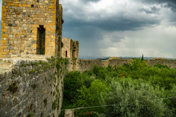 Obraz premium View of Monteriggioni, Tuscany medieval town on the hill.