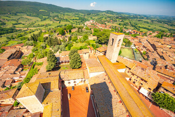 Obraz premium Medieval San Gimignano hill town with skyline of medieval towers, including the stone Torre Grossa. Province of Siena, Tuscany, Italy.