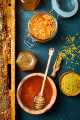  Organic honey in wooden bowl with honey stick and flower pollen. Honey background. Top view. © Yaruniv-Studio