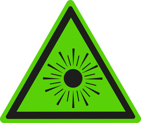 Signe triangulaire sur fond vert: Rayonnement optique prudence	
