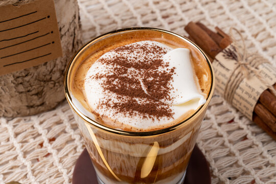 Caf&eacute;, milk tea, tart, tiramisu, ade, fresh fruit, lemon, fashion fruit, melting, chocolate, Monte Carlo, Mircino, Einspanner, Jeju, matcha, latte, toffee nut, latte