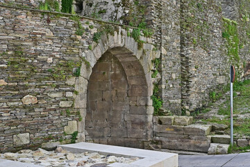 Lugo, Galizia,  la porta di Miñá delle antiche mura romane - Spagna - obrazy, fototapety, plakaty