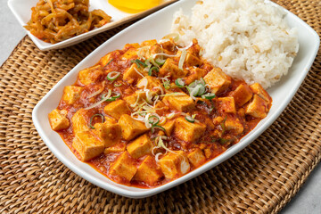 Korean food, shrimp, meat, dumplings, kimchi, xiaolongbao, mapa tofu rice, ribs, octopus, hot pot, side dishes, pickled radish