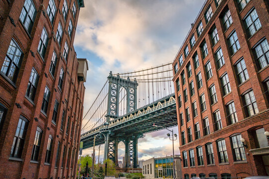 View of Brooklyn Bridge and Manhattan skyline, New York, United States.