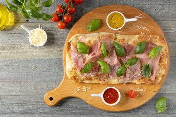 Traditional Roman pinsa with ham and basil. - 788209066