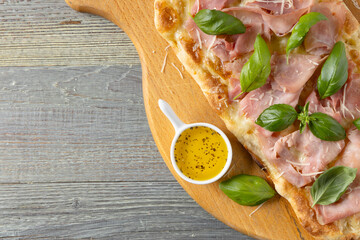 Traditional Roman pinsa with ham and basil. - 788209246