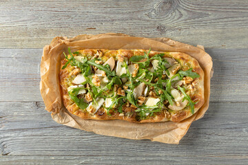 Traditional Roman pinsa with pear, nuts and arugula - 788209691