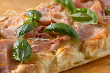 Traditional Roman pinsa with ham and basil. - 788210453