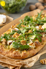Traditional Roman pinsa with pear, nuts and arugula - 788210662