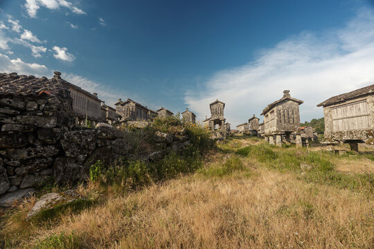 Old Lindoso espigueiros