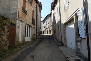 Vieille rue typique, ville de Langogne, département de la Lozère, France