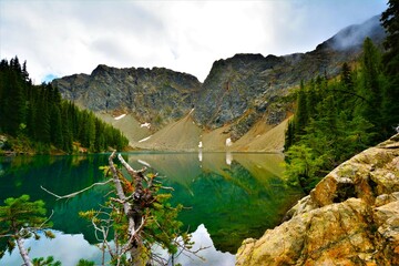 View of the stunning Blue Lake located in the North Cascades (State of Washington, United States)